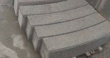 南充芝麻白弧形路牙石