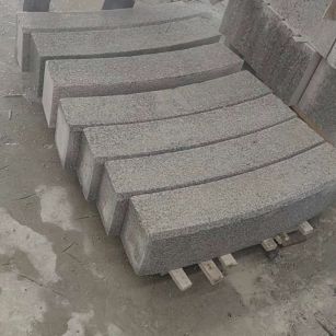 南充芝麻白弧形路牙石