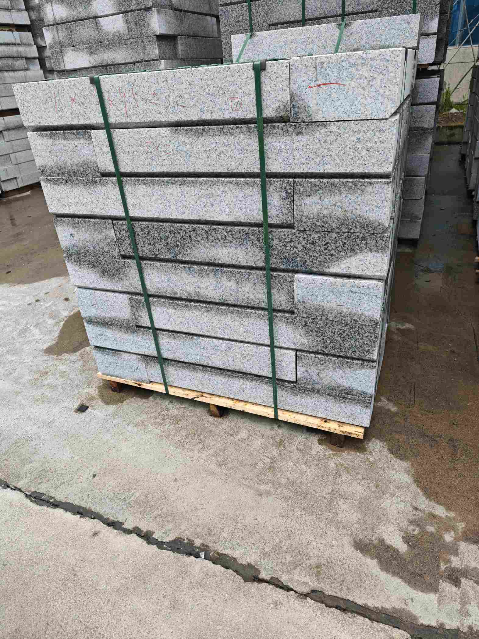 南充芙蓉白路牙石，马路牙子