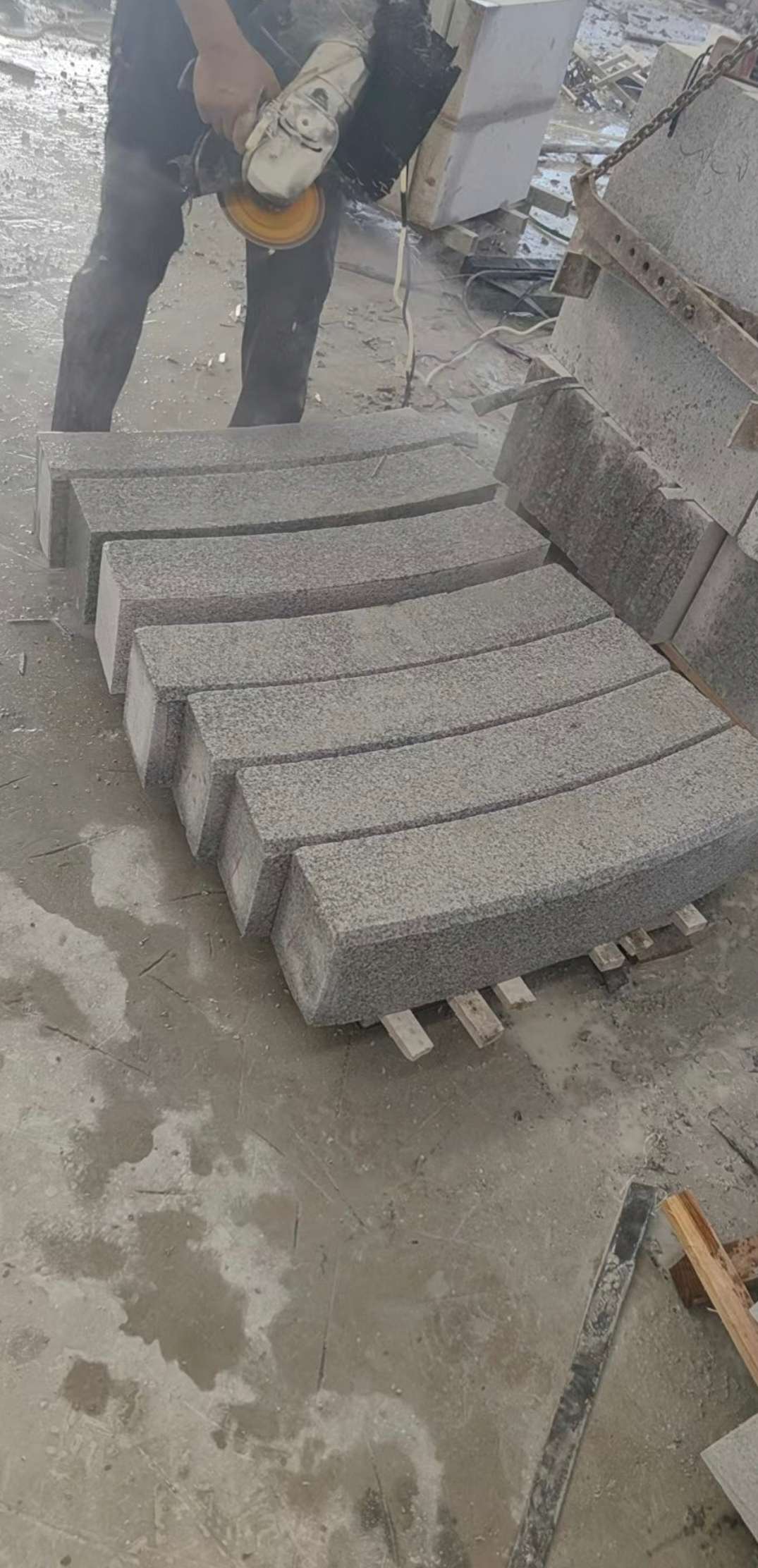 南充芝麻白弧形路牙石