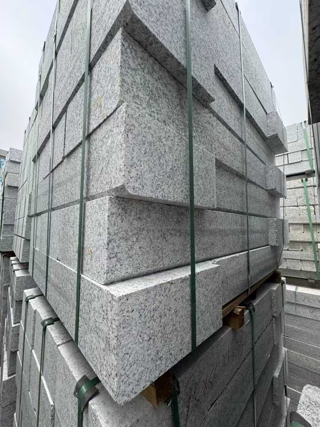 南充芝麻白路牙石 马路牙子