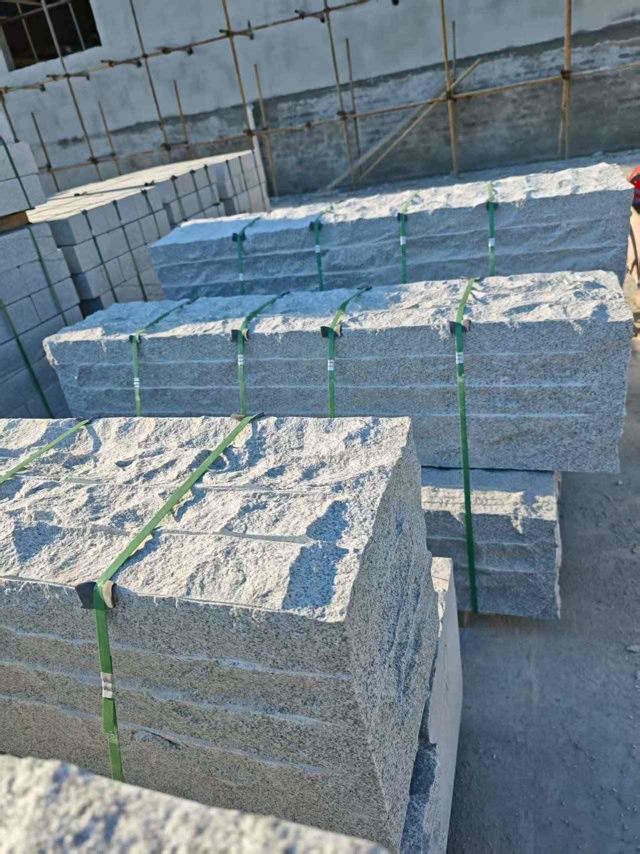 南充芝麻白自然面整石 坐凳